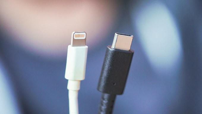 iPhone ở châu Âu phải dùng cổng USB-C